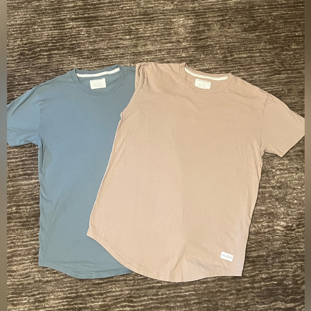 Lot of 2 men’s Hollister tshirts XS tan and blue